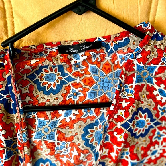 Beautiful lightweight shawl/ kimono - Picture 2 of 5